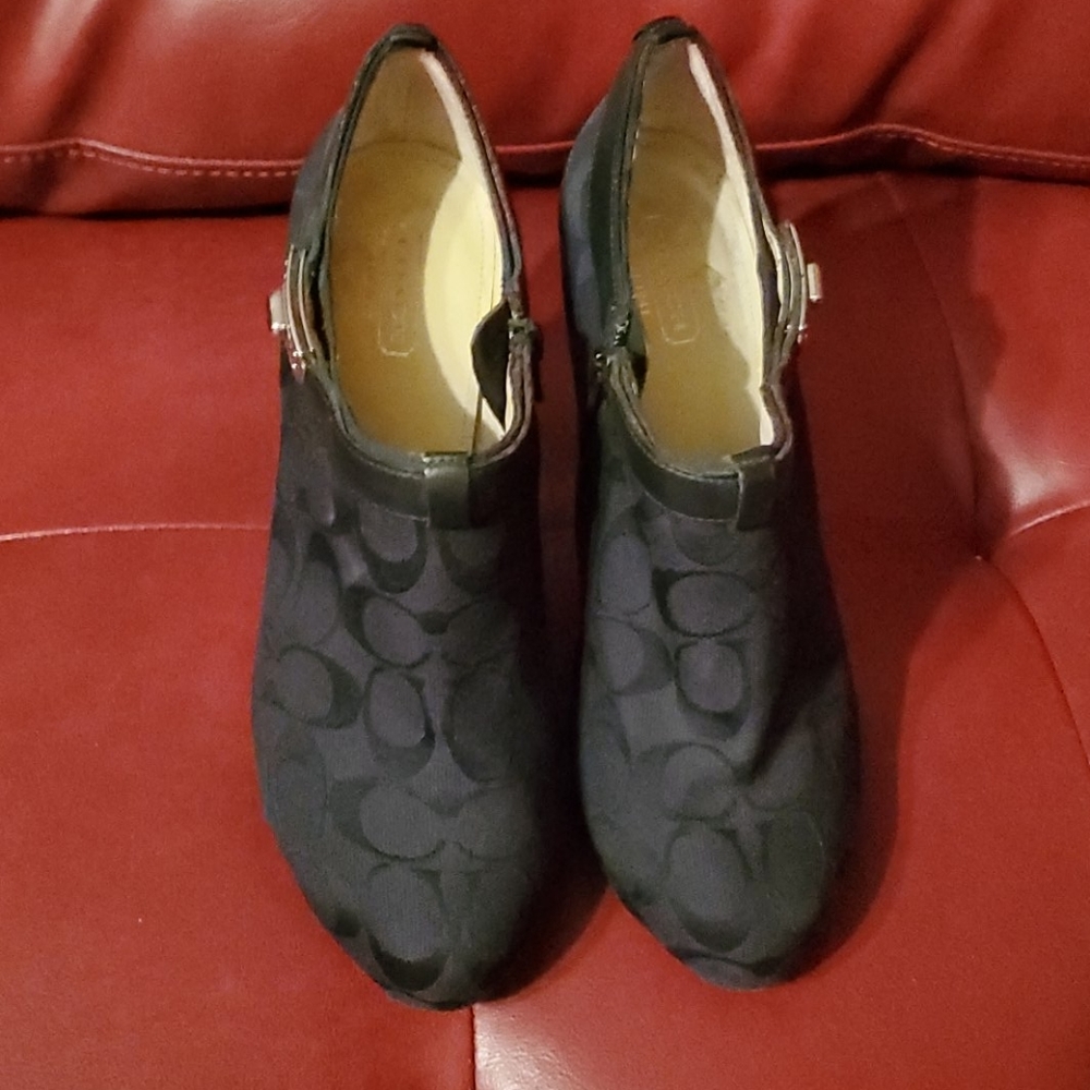 I Have Listed 6 Pair Of Shoes And 2 Pair Of Sandal - image 2